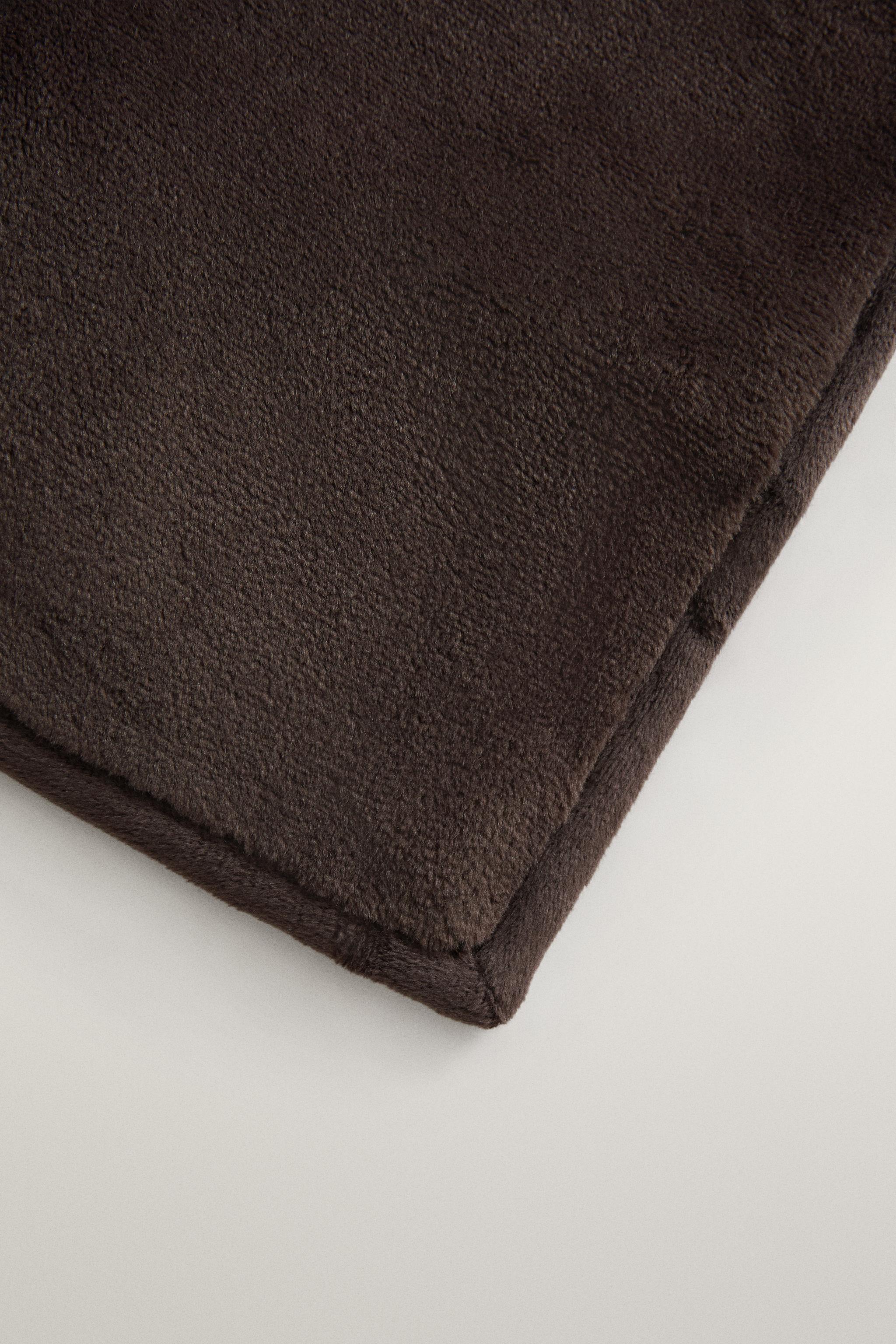 COUVERTURE FOURRURE UNIE